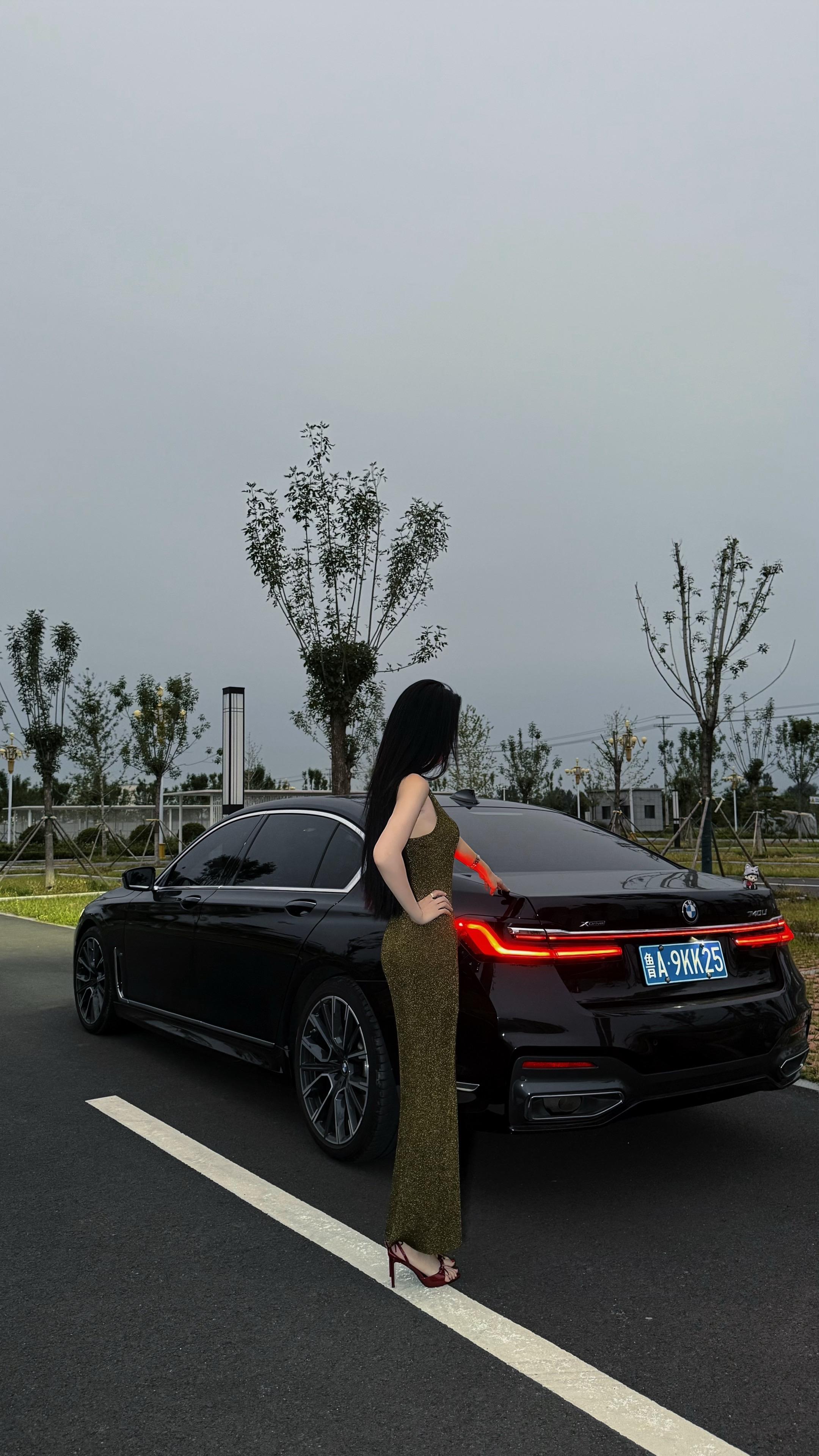 宝马7系735Li 豪华套装展示图1