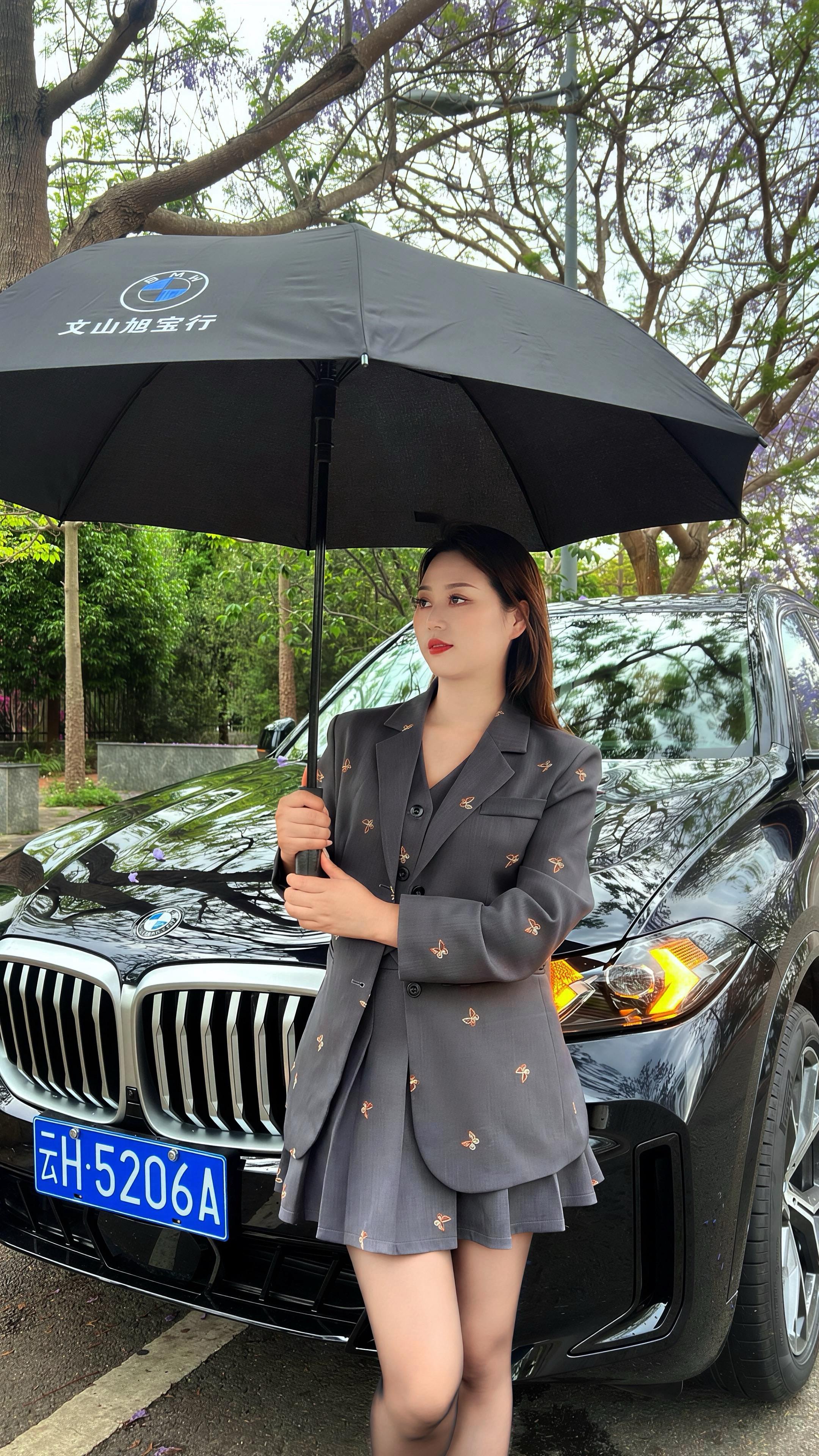 宝马X5改款 xDrive40Li 尊享型M运动曜夜套装展示图1