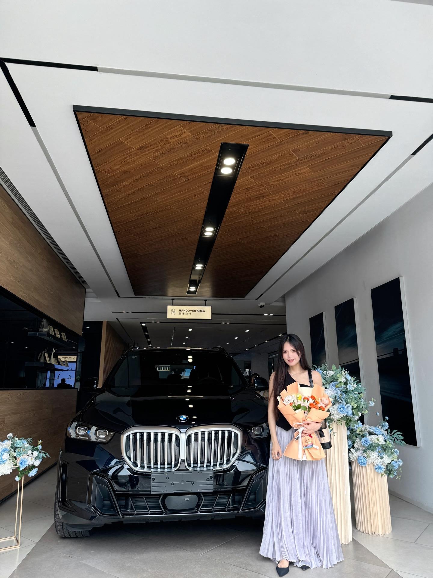 宝马X5改款 xDrive40Li 尊享型M运动曜夜套装展示图2