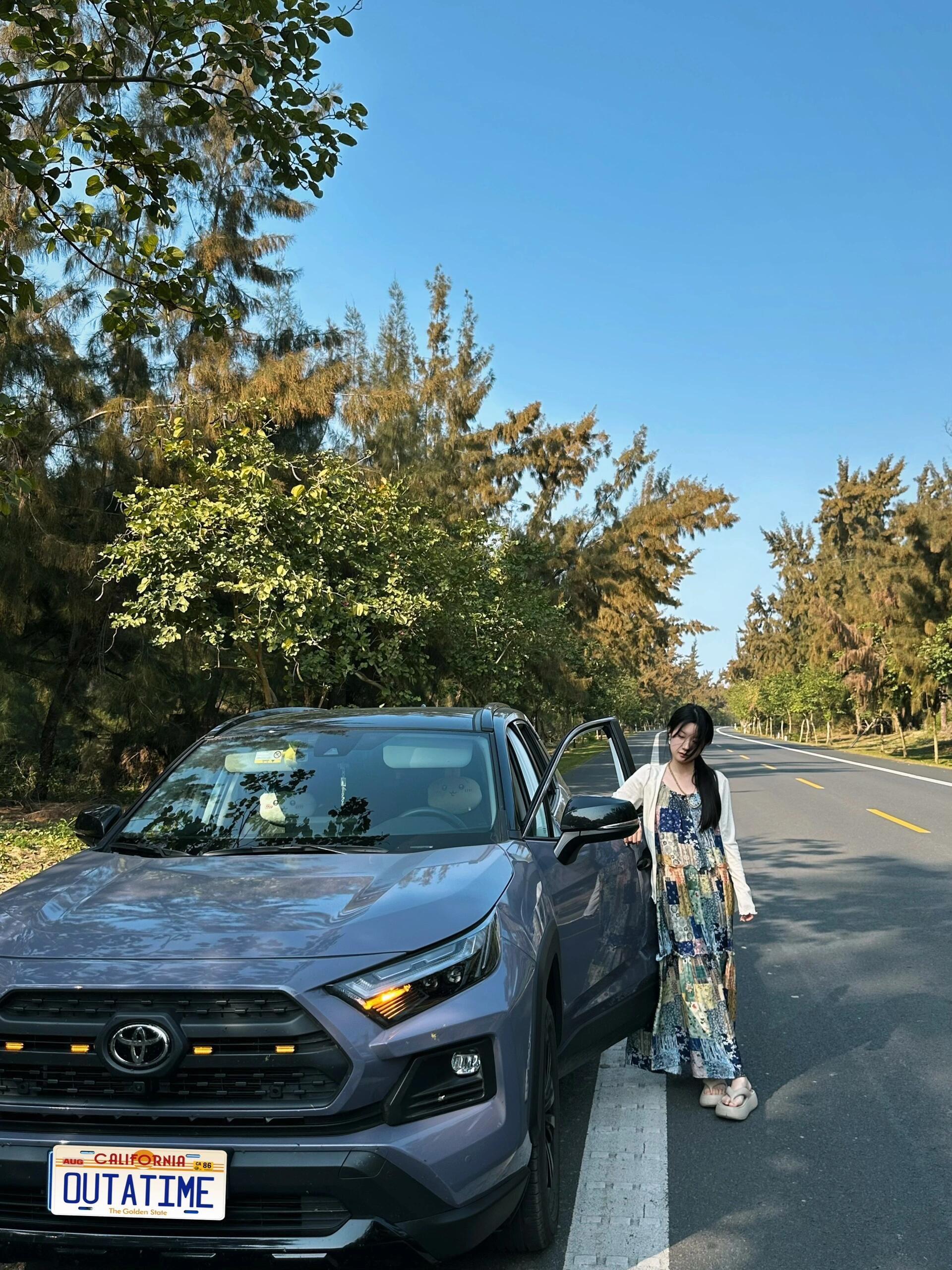 RAV4荣放双擎 2.0L 两驱豪华版展示图1